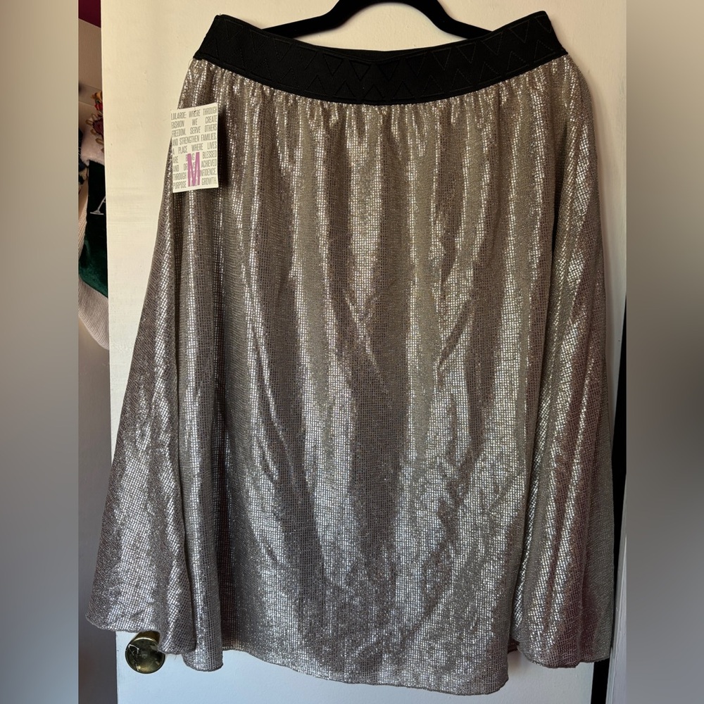 LULAROE Elegant Silver Skirt NEW WITH TAGS Lola Elastic MEDIUM